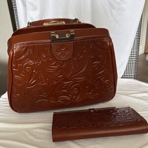 Florence Leather Frame Satchel Brown
Cauchy Wallet Clutch Genuine Leather